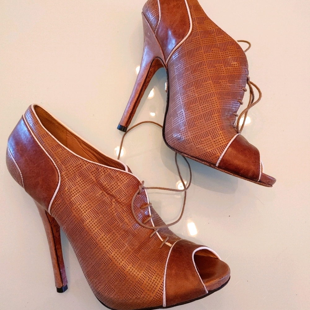 High heels L.A.M.B.